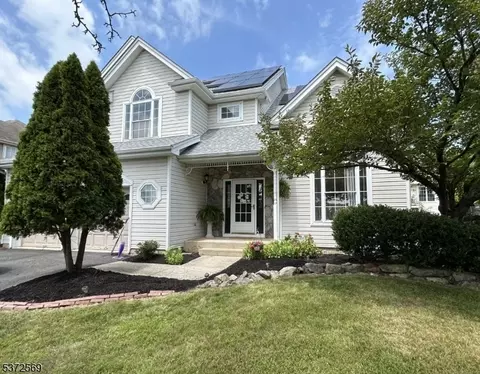 308 Stonehenge Dr, Phillipsburg, NJ 08865
