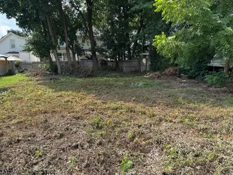 37 Harmony St, North Plainfield, NJ 07060