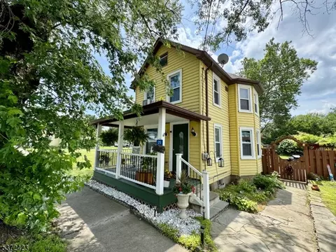25 Decatur St, Columbia, NJ 07832