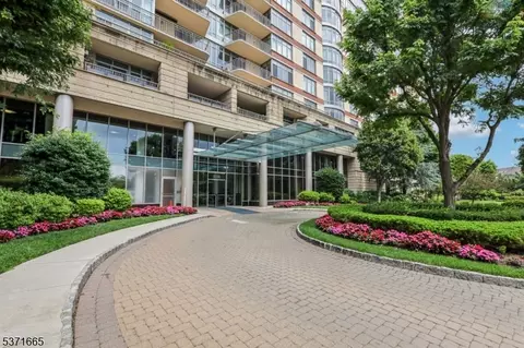 8100 River Rd #613, North Bergen, NJ 07047