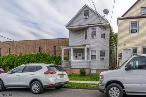 852 Bond St, Elizabeth, NJ 07201