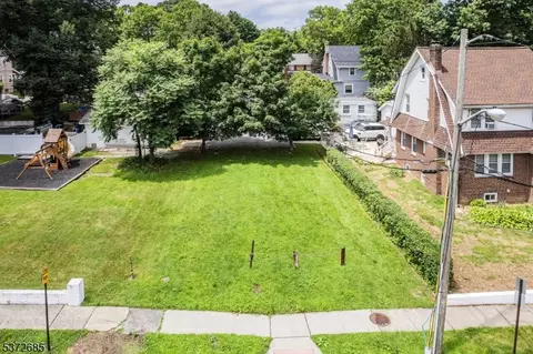 73 Fulton St, East Orange City, NJ 07017