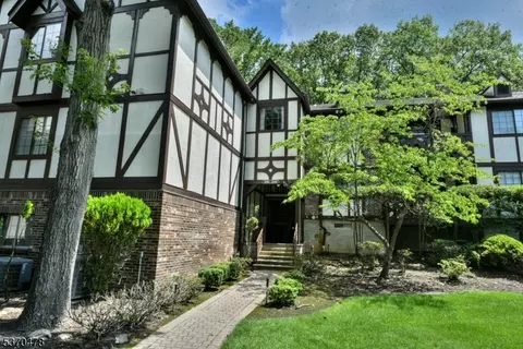 3106 Stowe Ln, Mahwah, NJ 07430
