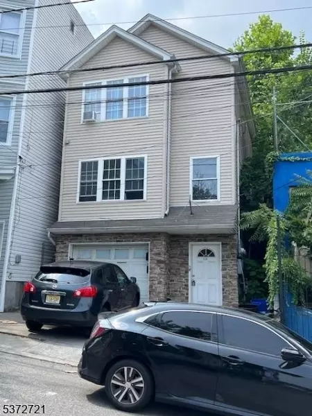 135 N 3rd St #2, Paterson, NJ 07522
