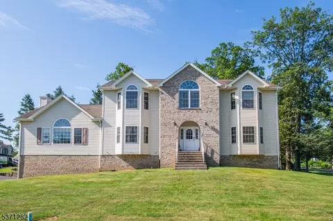 2 Iron Hill Pass, West Milford, NJ 07480