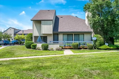 8 Spencer St #8, Somerset, NJ 08873