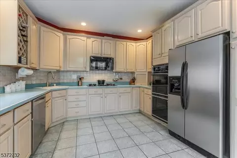 33 Gates Pl, Wayne, NJ 07470 photo 13