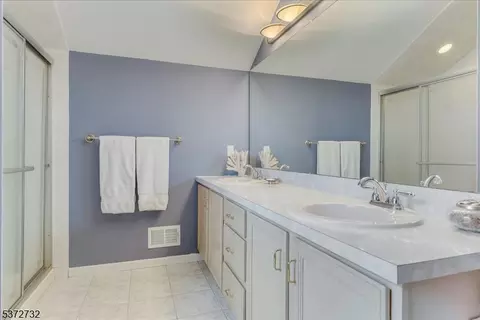 33 Gates Pl, Wayne, NJ 07470 photo 22