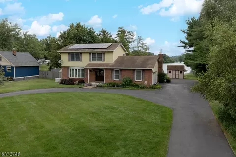 27 Scenic Dr, Green Twp, NJ 07821