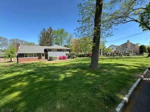 4 Acken Dr # B, Clark, NJ 07066
