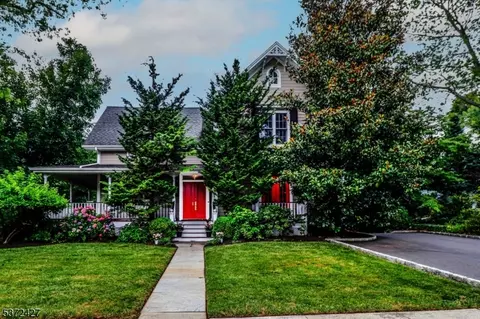 125 Hillside Ave, Metuchen, NJ 08840