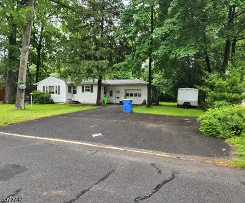 130 Mountain Pkwy, Green Brook, NJ 08812