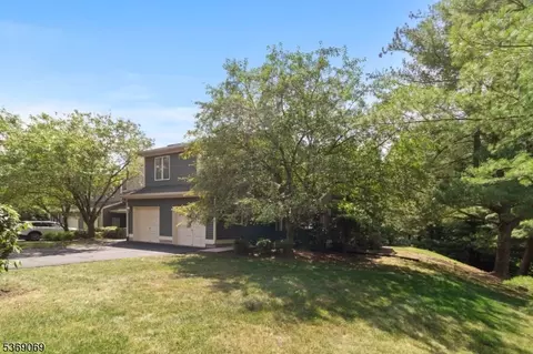 22 Mission Hills Rd, Annandale, NJ 08801