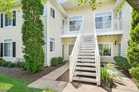 48 Wescott Rd, Bedminster, NJ 07921