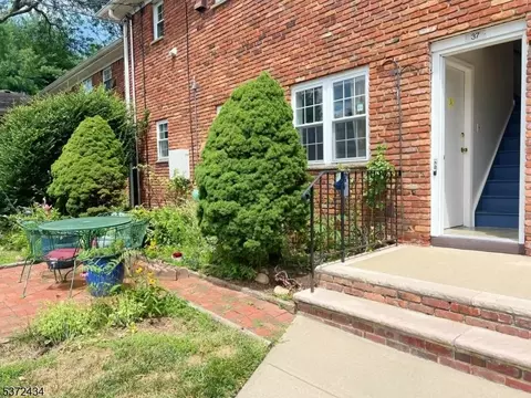 37 Atherton Ct # A, Wayne, NJ 07470 photo 2