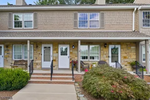 55 Adams Ct, Flemington, NJ 08822
