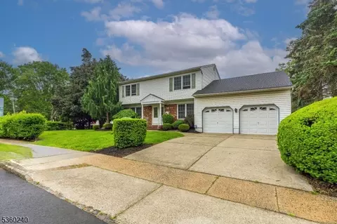 712 Kaminski Dr, Rahway, NJ 07065