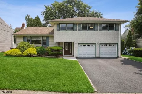 24 Gail Ct, Springfield, NJ 07081