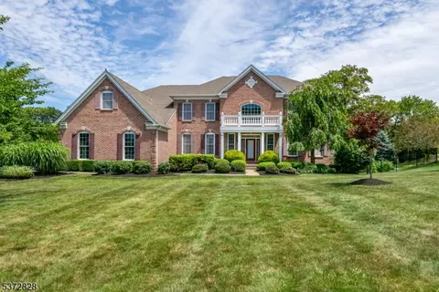 11 Stark Ct, Flanders, NJ 07836