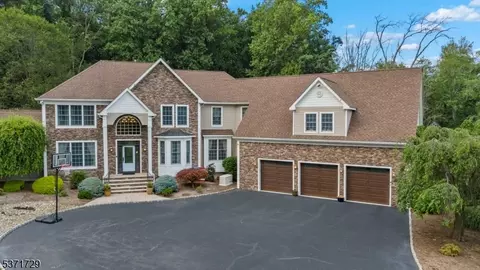 10 Coppola Ct, Montville, NJ 07045