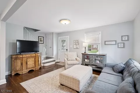 18 Colin Kelly St, Cranford, NJ 07016