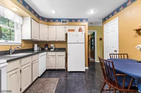 78 Commonwealth Dr, Basking Ridge, NJ 07920 photo 12