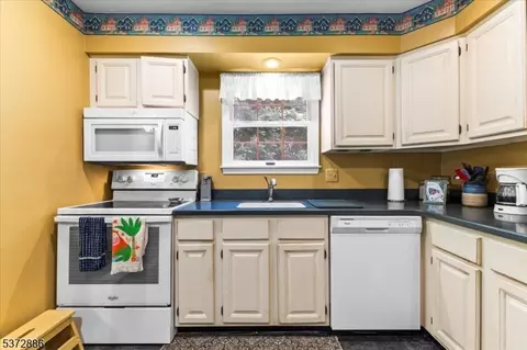 78 Commonwealth Dr, Basking Ridge, NJ 07920 photo 14