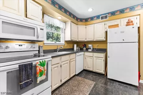 78 Commonwealth Dr, Basking Ridge, NJ 07920 photo 13