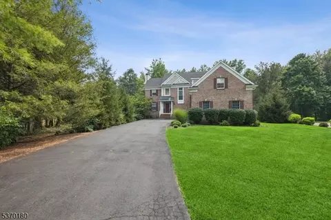 28 Everson Pl, Basking Ridge, NJ 07920