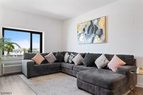1 Carriage City Plz #1109, Rahway, NJ 07065
