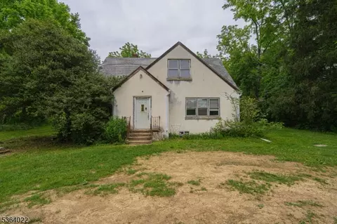 79 Mountain Lake Rd, Belvidere, NJ 07823