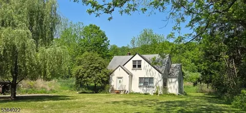 79 Mountain Lake Rd, Belvidere, NJ 07823