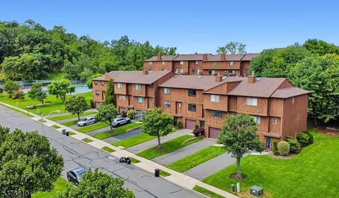 51 Metro Vista Dr, Hawthorne, NJ 07506