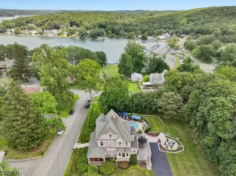 14 Hopatcong Ave, Mount Arlington, NJ 07856