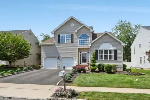 10 Lewis Dr, Bridgewater, NJ 08807
