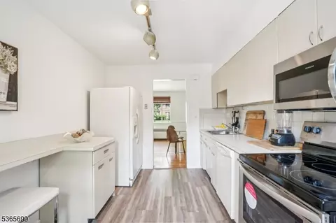 86 Troy Dr # D, Springfield, NJ 07081 photo 13