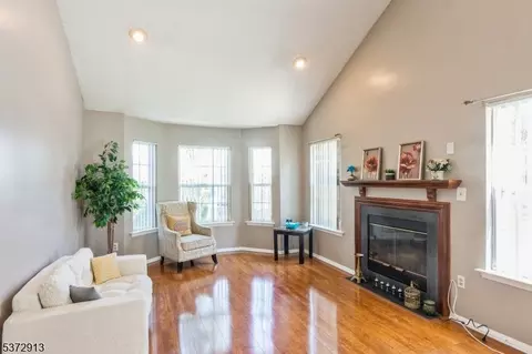 393 Draco Rd, Piscataway, NJ 08854