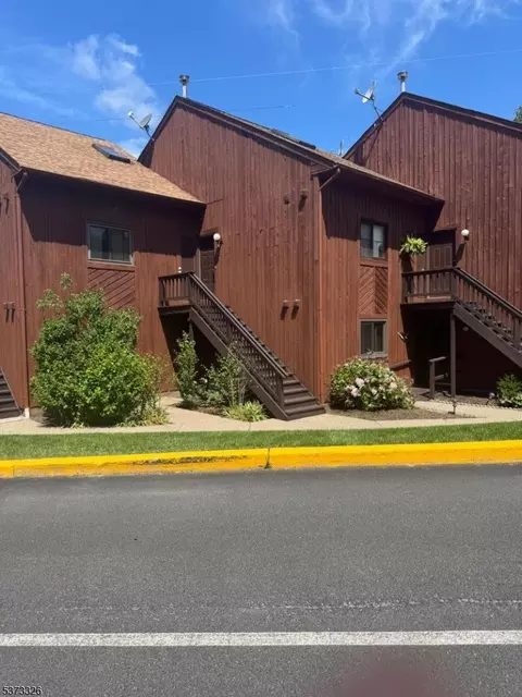 1 Brandywine Ct #4, Vernon, NJ 07462