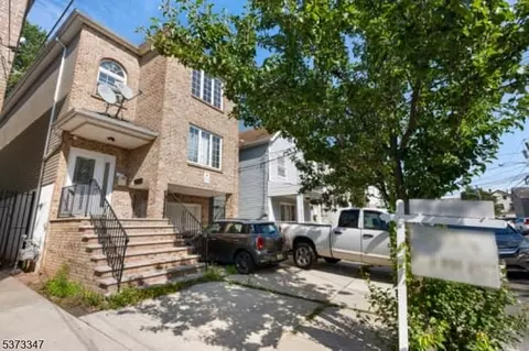 425 Fulton St, Elizabeth City, NJ 07206