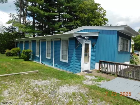 62 Back St, Oxford, NJ 07863