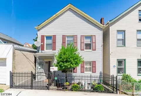 29 Dover St, Paterson, NJ 07501