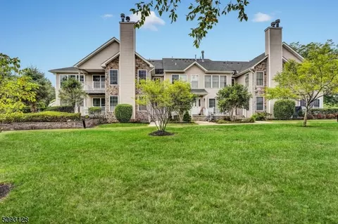 55 Chariot Ct, Piscataway, NJ 08854