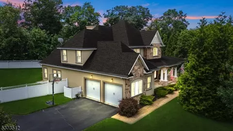8 Eden Ln, Whippany, NJ 07981
