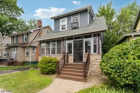 35 Richelieu Pl, Newark, NJ 07106