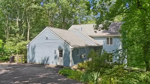 528 Brian Dean Dr, Glen Gardner, NJ 08826
