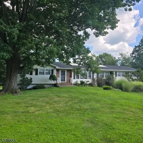 15 Willow Run Ln, Belle Mead, NJ 08502