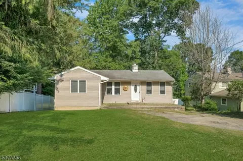 36 Sagamore Trl, Sparta, NJ 07871