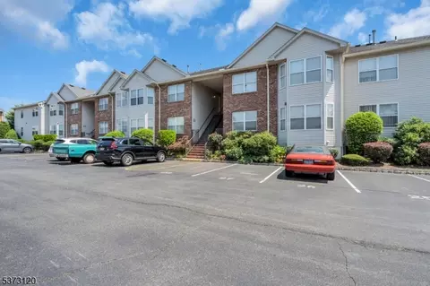 15 Donna Dr, East Hanover, NJ 07936