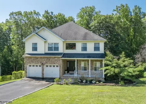 63 Gatheringhill Ct, Morris Plains, NJ 07950