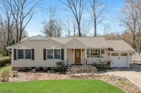 71 New St, Allendale, NJ 07401
